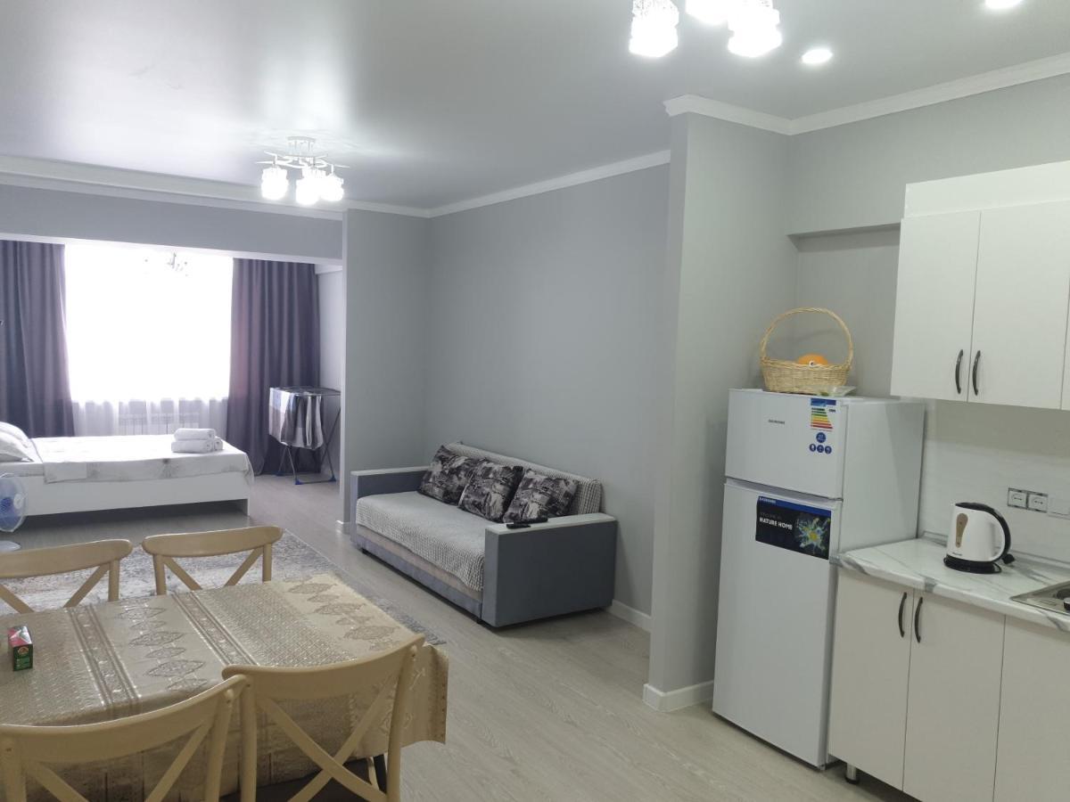 Центр Арбат Уютные Апартаменты В Новом Жк Almaty Bagian luar foto