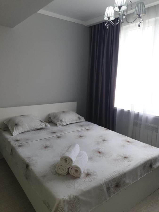 Центр Арбат Уютные Апартаменты В Новом Жк Almaty Bagian luar foto